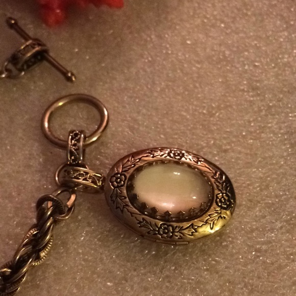 Vintage locket cat eye bracelet - Picture 4 of 7